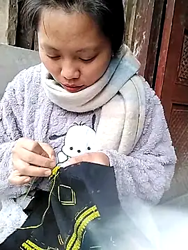 venu00 online show from March 13, 2026, 3:24 am