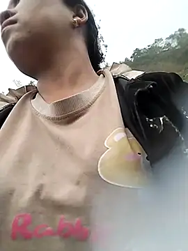 venu00 online show from April 21, 2026, 1:29 am