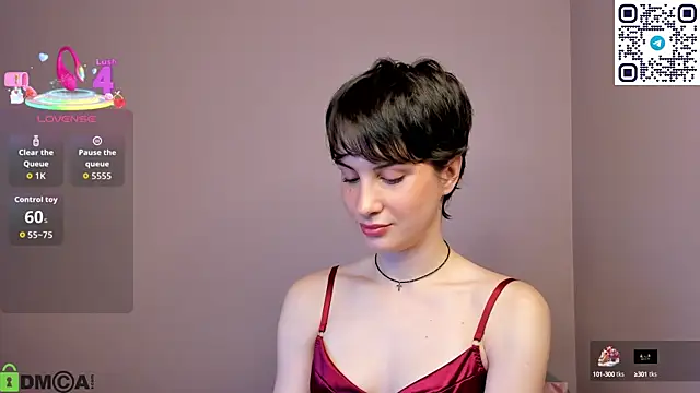 Adeline Perle online show from September 12, 2025, 2:11 am