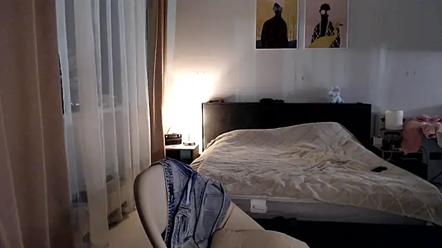 VivianCoke online show from March 11, 2026, 5:08 pm