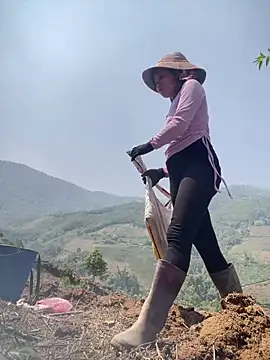 Ngoc-bbi online show from April 6, 2026, 3:48 am