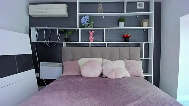 SabrinaSharm online show from September 23, 2025, 12:08 pm