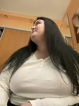 DazzzlingDame online show from February 17, 2026, 4:35 pm