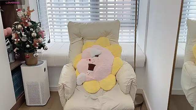 BlueBaby-77 online show from October 9, 2025, 4:21 am