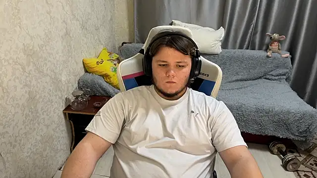 desiredude9 online show from September 23, 2025, 6:33 pm