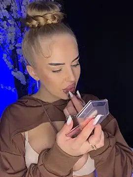 AubrieleRouj1 online show from December 20, 2025, 6:15 pm