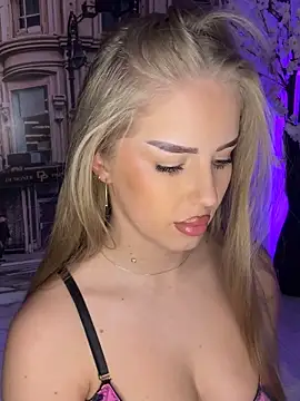 AubrieleRouj1 online show from January 6, 2026, 5:05 pm