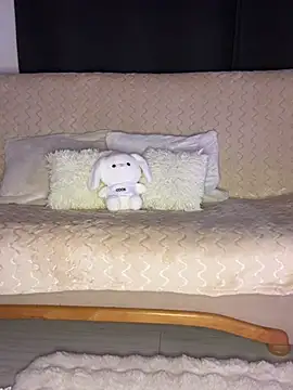 AubrieleRouj1 online show from April 13, 2026, 4:56 pm