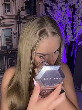 AubrieleRouj1 online show from April 21, 2026, 7:06 pm