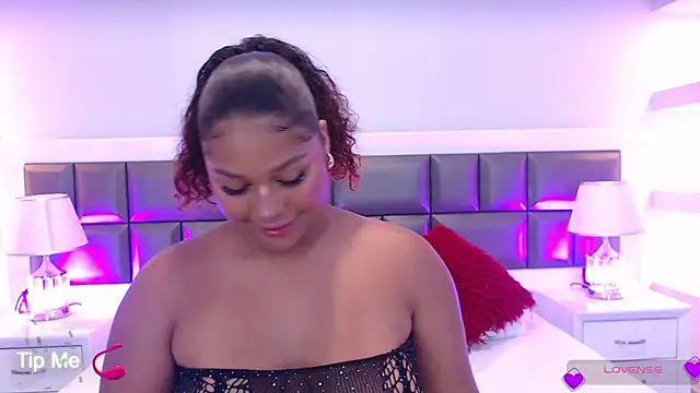 LennaEvans online show from September 27, 2025, 1:05 pm