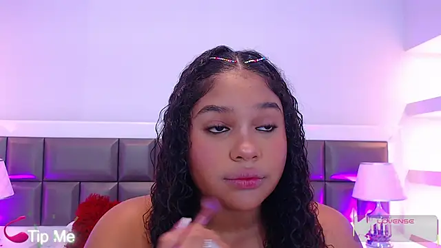 LennaEvans online show from November 26, 2025, 11:00 am