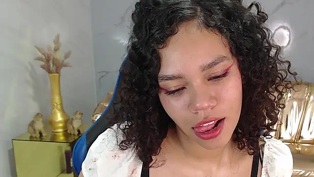 Canela s1 online show from October 17, 2025, 8:33 pm