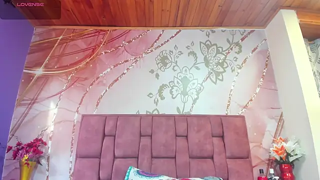 luna maisonn online show from November 5, 2025, 8:20 pm