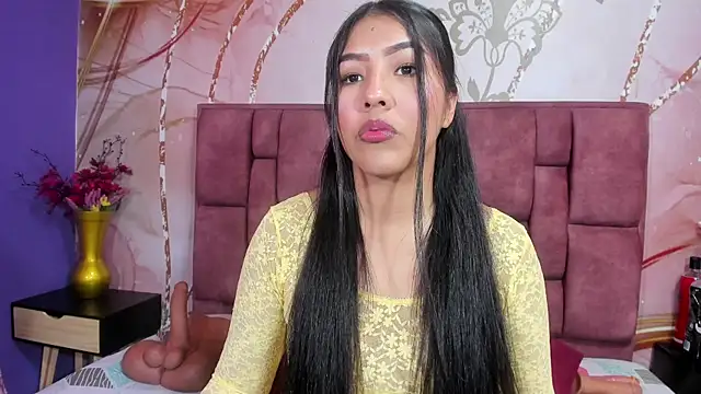 luna maisonn online show from December 13, 2025, 8:25 pm