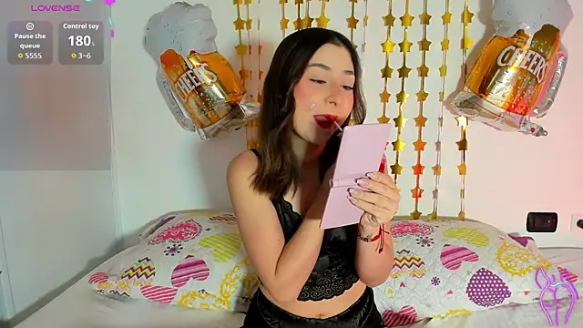 MilenaCrown online show from October 5, 2025, 8:18 pm