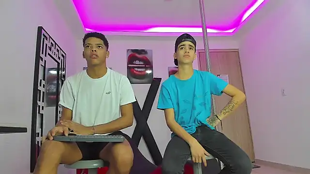 PRETTY FEM online show from October 13, 2025, 1:22 pm