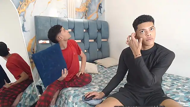 PRETTY FEM online show from April 10, 2026, 1:44 am