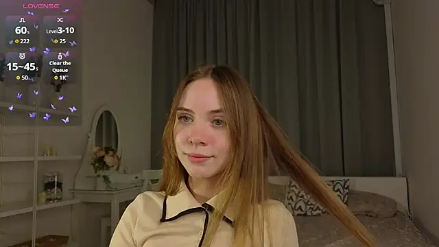 CarollSmithh online show from September 22, 2025, 8:44 pm