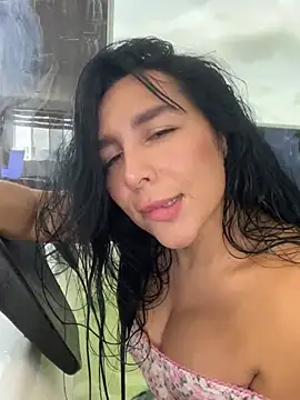 Snapshot of greciadom555 chatting on June 25, 2026, 5:17 pm greciadom555 online show from June 25, 2026, 5:17 pm