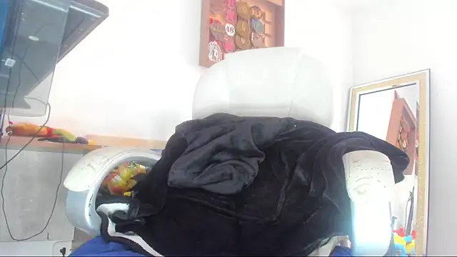 mila dash online show from November 27, 2025, 11:23 am