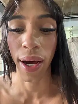 REINA ADAHARA online show from April 18, 2026, 9:48 pm