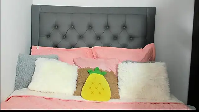 ImSofia222  online show from March 6, 2026, 11:12 pm