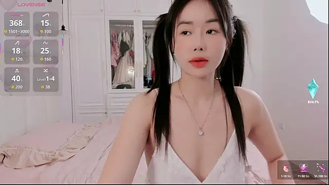 strawberry-ni online show from October 14, 2025, 4:13 am