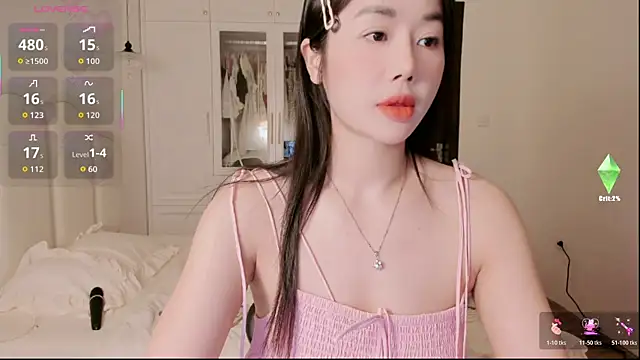 strawberry-ni online show from October 20, 2025, 11:21 am