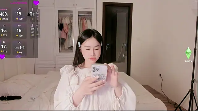 strawberry-ni online show from October 30, 2025, 4:52 pm