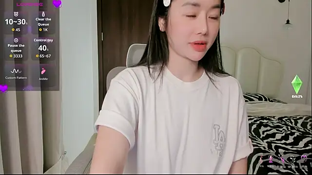 strawberry-ni online show from November 6, 2025, 3:13 pm