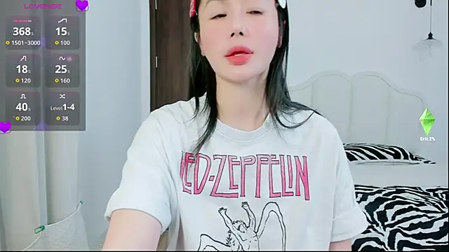 strawberry-ni online show from November 12, 2025, 3:01 pm