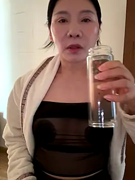 xiiuuff18 online show from November 27, 2025, 12:02 am