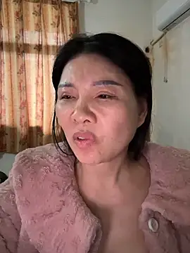 xiiuuff18 online show from March 4, 2026, 12:05 am