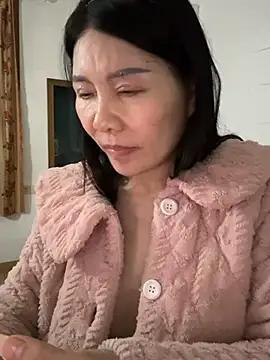 xiiuuff18 online show from March 11, 2026, 12:33 pm