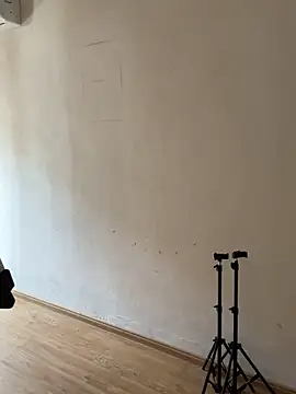 xiiuuff18 online show from April 19, 2026, 12:22 am