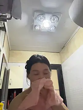 xiiuuff18 online show from July 17, 2026, 1:29 pm