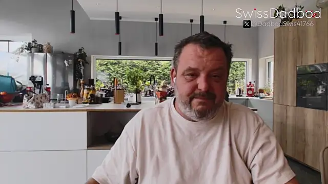 Snapshot of SwissDadbod chatting on September 25, 2025, 1:59 pm SwissDadbod online show from September 25, 2025, 1:59 pm