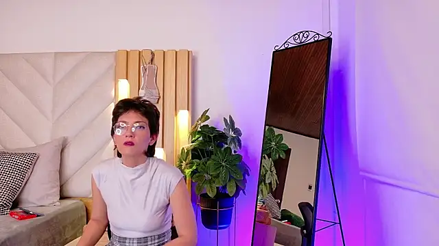 Zafiro Gem  online show from September 12, 2025, 7:58 pm