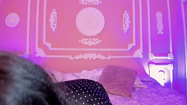 aitana johns online show from October 15, 2025, 12:16 pm