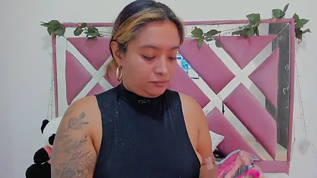 bellalumi online show from November 25, 2025, 2:44 am