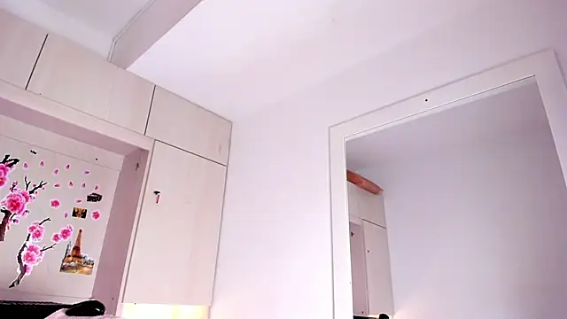 Stefannyevans  online show from October 9, 2025, 12:47 pm