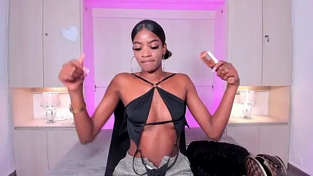 Stefannyevans  online show from May 13, 2026, 1:19 pm