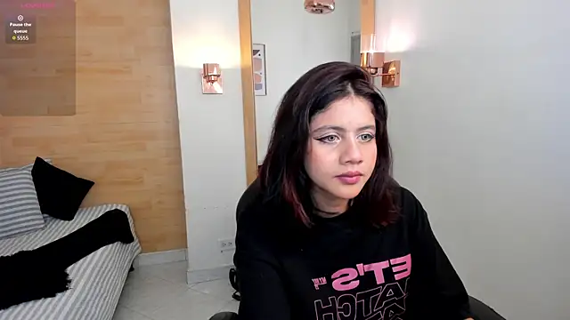 Julieth brown  online show from September 14, 2025, 12:26 pm