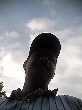 colombiano198720 online show from October 19, 2025, 12:06 pm