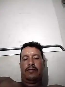 colombiano198720 online show from November 26, 2025, 1:28 am