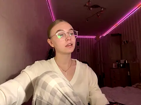 bellameow88 online show from November 12, 2025, 11:10 am