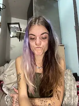 Snapshot of ittybittymeryssa chatting on December 17, 2025, 9:10 pm ittybittymeryssa online show from December 17, 2025, 9:10 pm