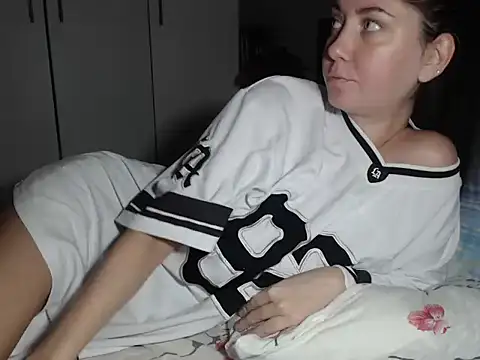 petite danielle online show from December 2, 2025, 12:27 am