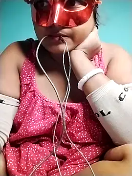 mimi87hoty online show from November 15, 2025, 4:36 pm