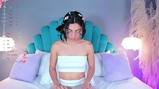 AlassiaHocthner online show from October 7, 2025, 12:13 pm